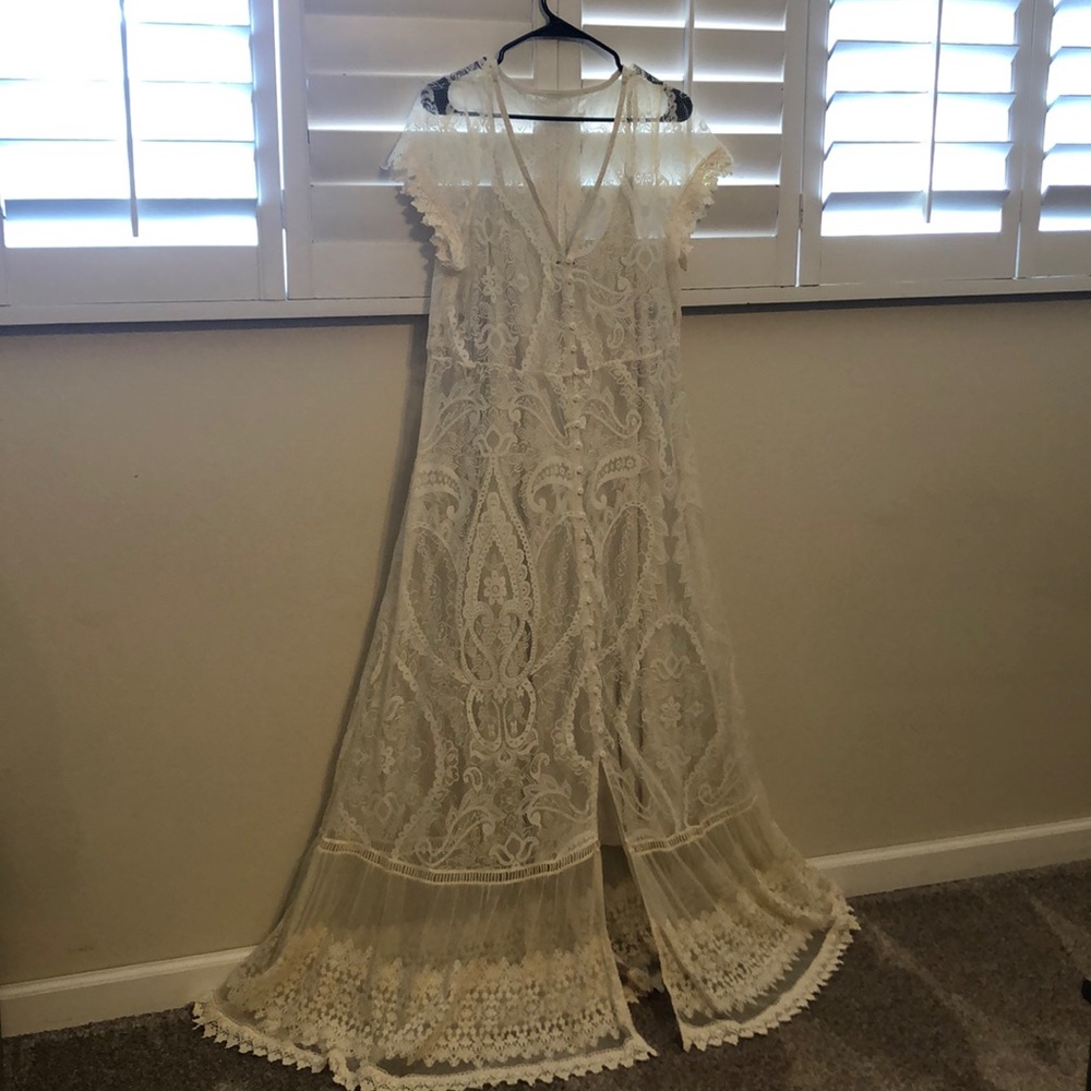 IVORY LACE EMBROIDERED MAXI DRESS TORRID